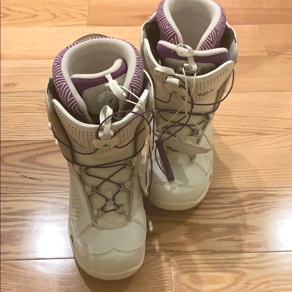 K2 women’s Snowboarding boots size 9 just in time for snow season GREAT PRICE